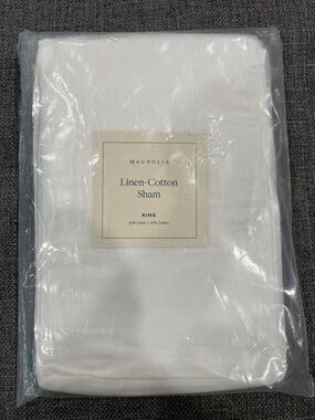 Pair of Magnolia linen-cotton king size shams